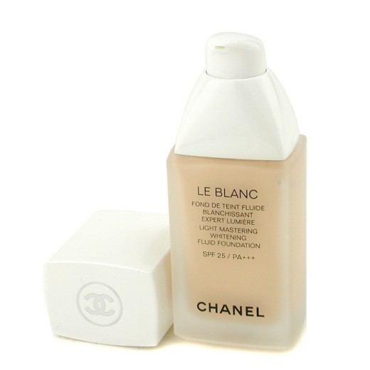 Chanel Le Blanc Light Mastering Whitening Fluid Foundation SPF 25